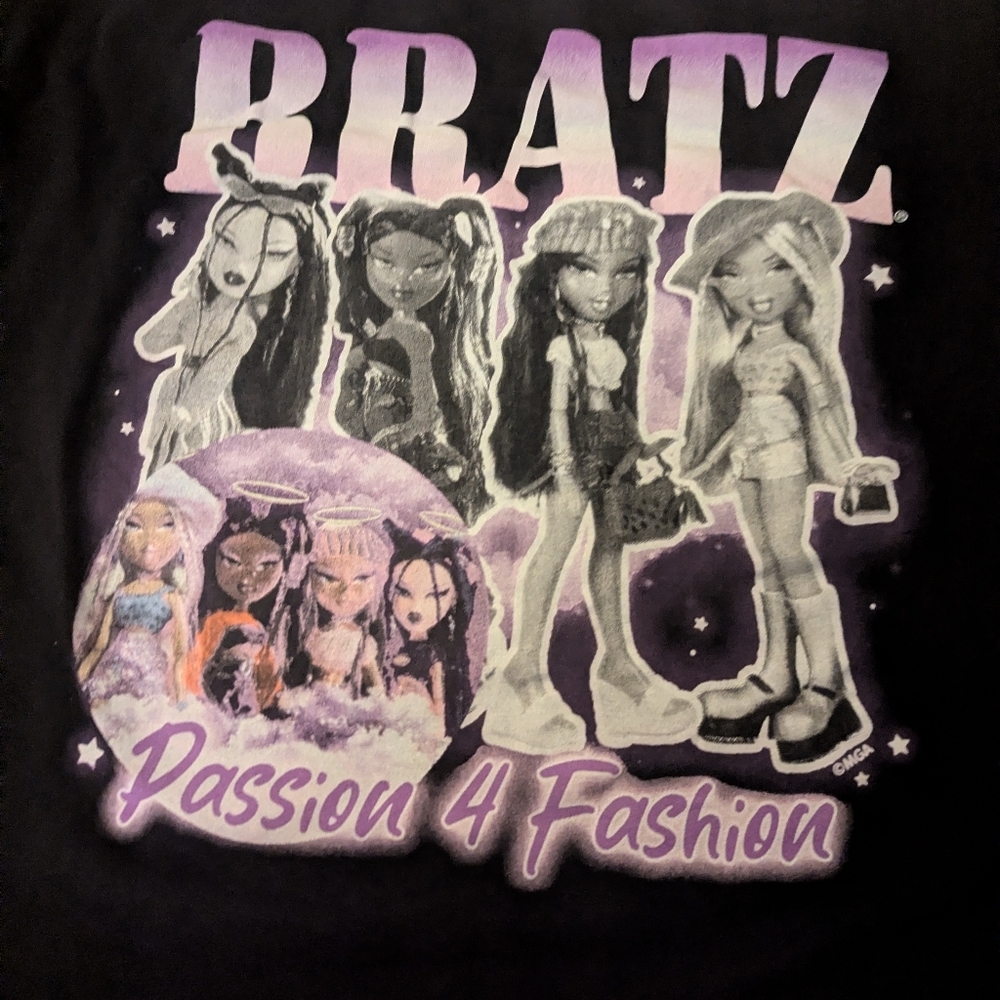 Bratz Passion 4 Fashion Graphic T Shirt Black Large Cloe Yasmin Sasha Jade - Picture 2 of 9